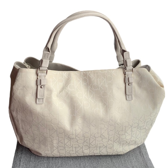 Calvin Klein White Logo Jacquard Size 12L x 18W - Picture 2 of 16